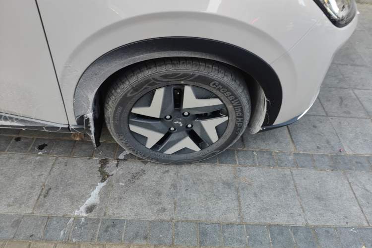 Used Wuling Bingo S 2025 Model 430km Flagship Edition Right Front Wheel Hub