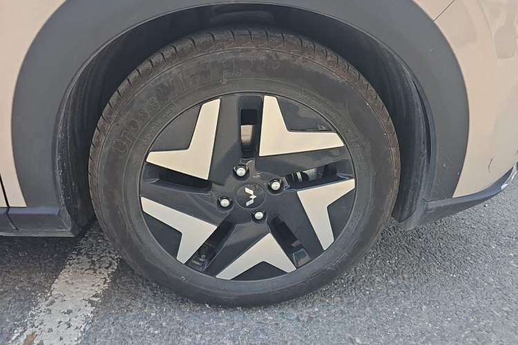 Used Wuling Bingo S 2025 Model 430km Flagship Edition Right Front Wheel Hub