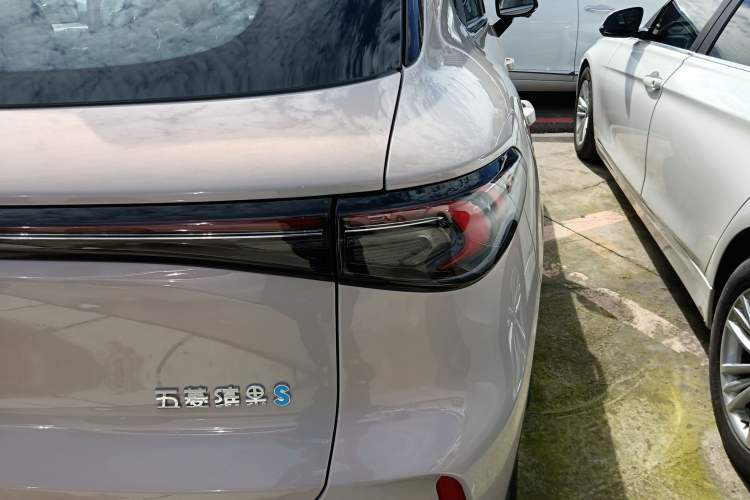 Used Wuling Bingo S 2025 Model 325km Deluxe Edition Right Rear Taillight