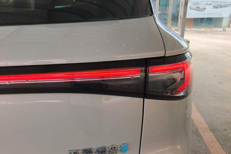 Used Wuling Bingo S 2025 Model 325km Deluxe Edition Right Rear Taillight