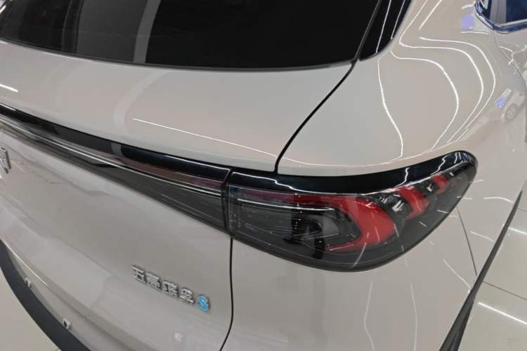 Used Wuling Bingo S 2025 Model 325km Flagship Edition Right Rear Taillight