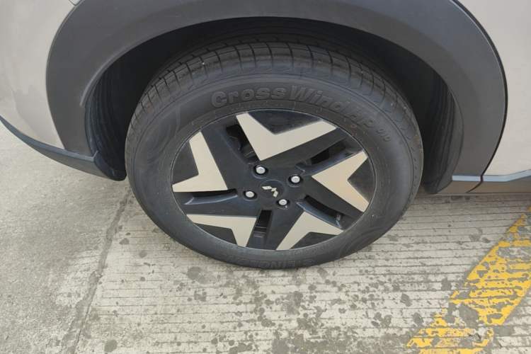 Used Wuling Bingo S 2025 Model 430km Flagship Edition Right Rear Wheel Hub