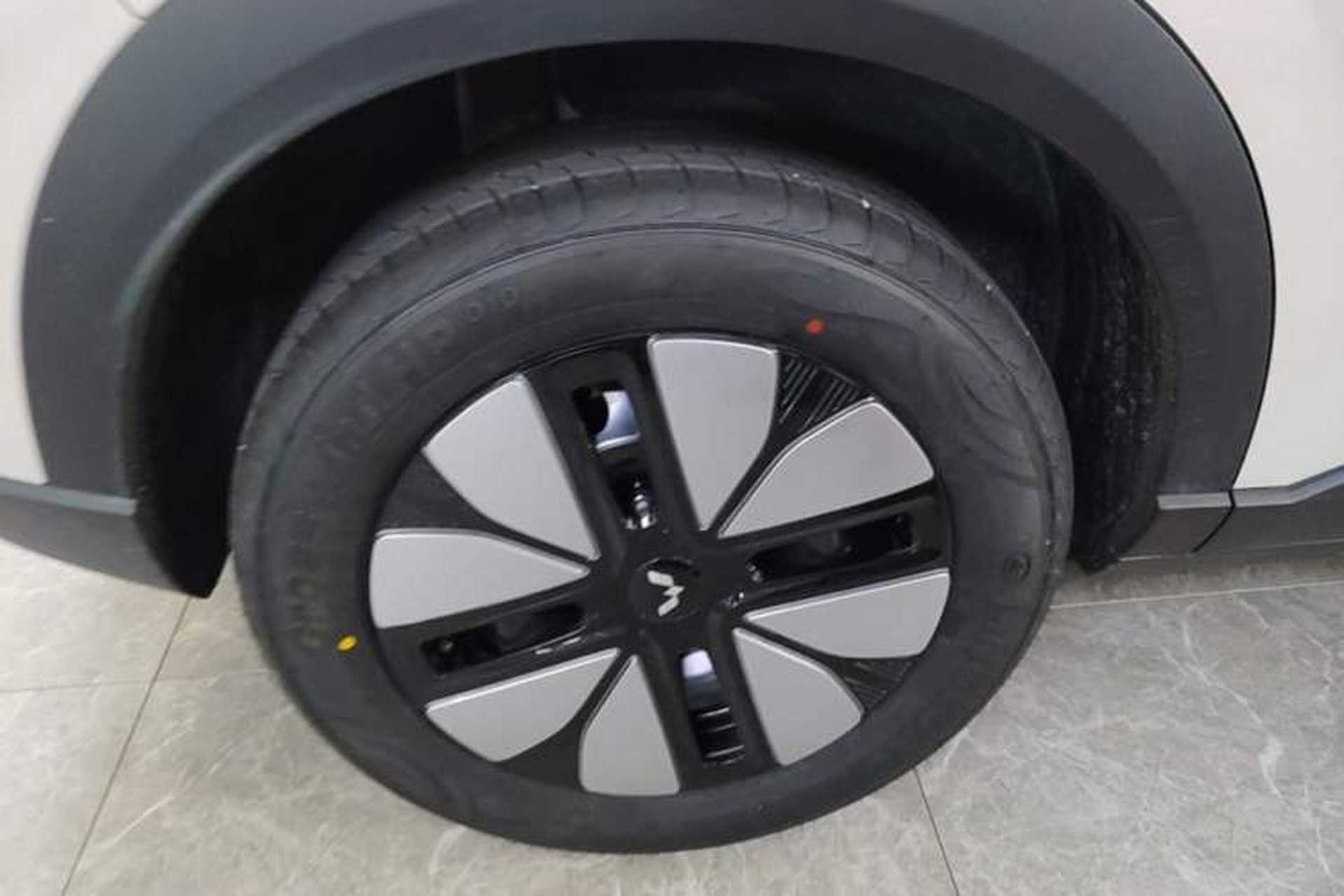 Used Wuling Bingo S 2025 Model 430km Deluxe Edition Right Rear Wheel Hub