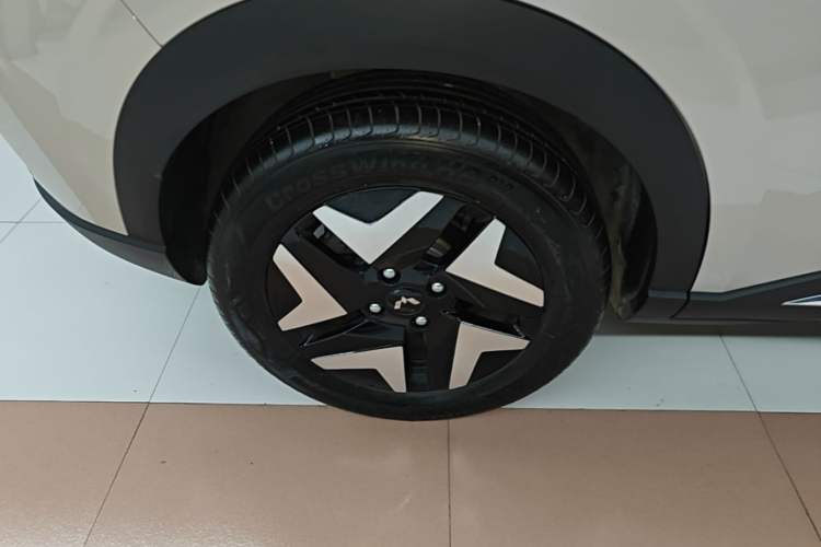 Used Wuling Bingo S 2025 Model 430km Flagship Edition Right Rear Wheel Hub