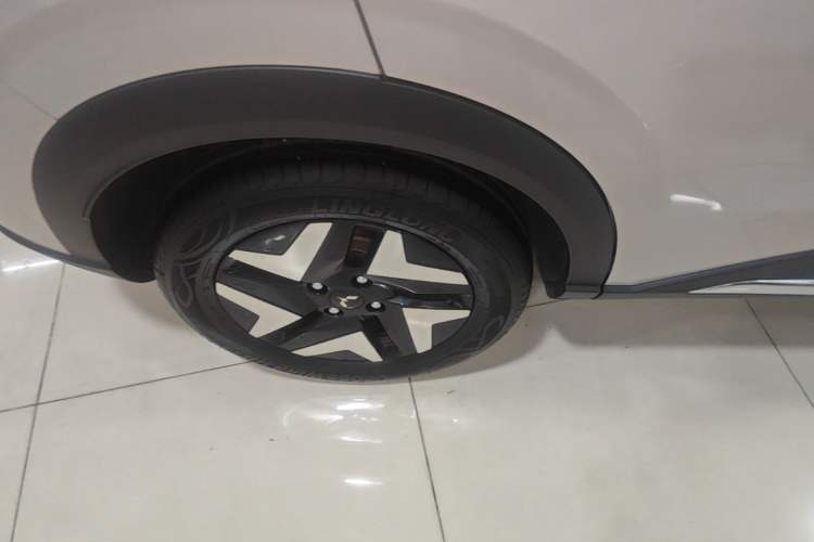 Used Wuling Bingo S 2025 Model 430km Flagship Edition Right Rear Wheel Hub