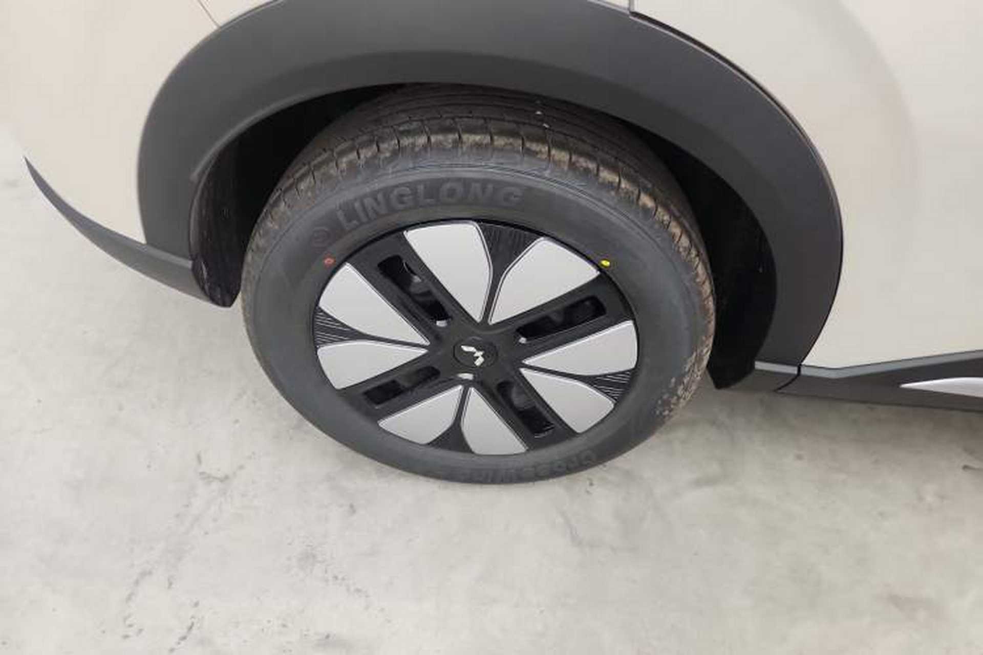 Used Wuling Bingo S 2025 Model 325km Deluxe Edition Right Rear Wheel Hub