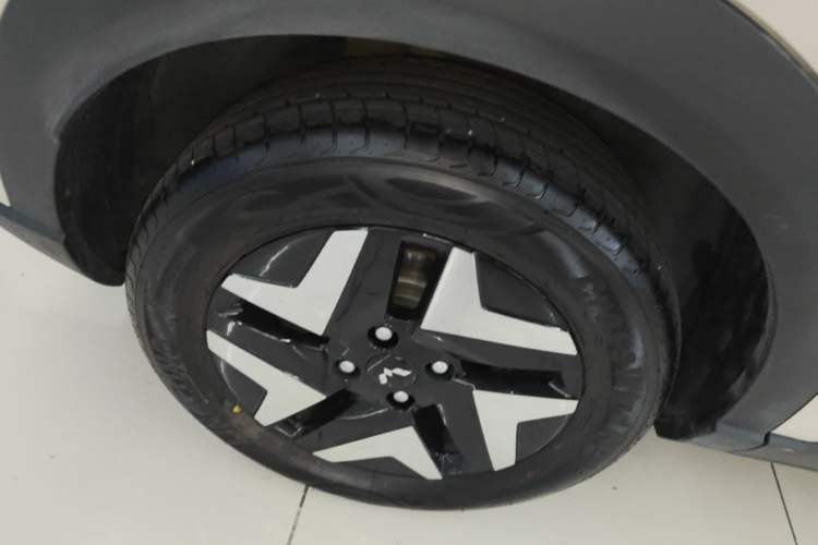 Used Wuling Bingo S 2025 Model 325km Flagship Edition Right Rear Wheel Hub