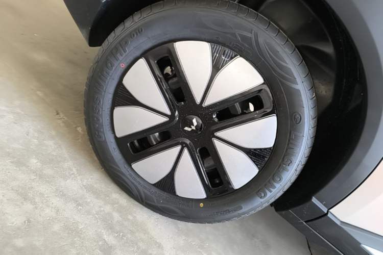 Used Wuling Bingo S 2025 Model 325km Deluxe Edition Right Rear Wheel Hub