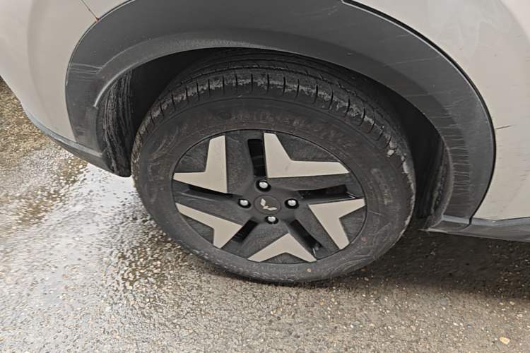 Used Wuling Bingo S 2025 Model 430km Flagship Edition Right Rear Wheel Hub