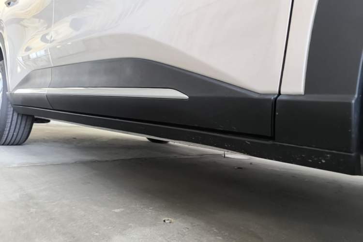 Used Wuling Bingo S 2025 Model 325km Deluxe Edition Right Side Sill