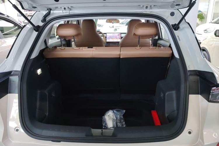 Used Wuling Bingo S 2025 Model 430km Deluxe Edition Trunk