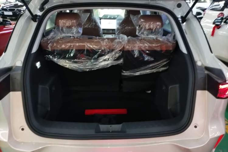 Used Wuling Bingo S 2025 Model 325km Deluxe Edition Trunk