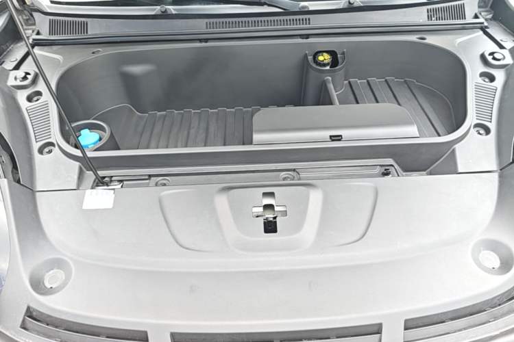 Used Wuling Bingo S 2025 Model 430km Flagship Edition Engine Bay