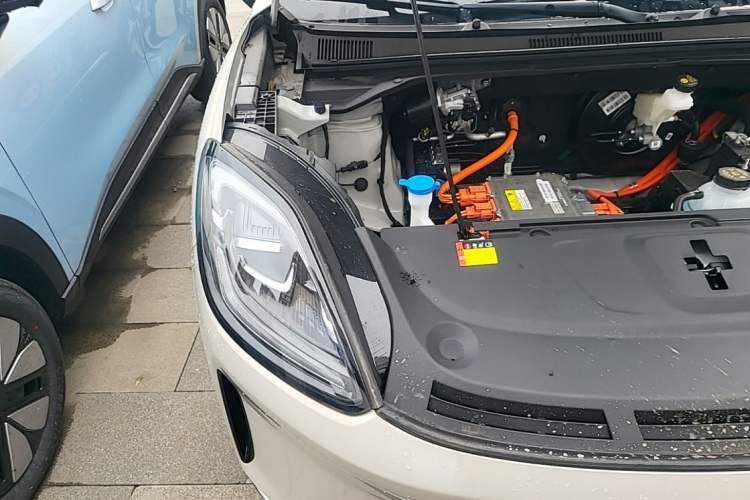 Used Wuling Bingo S 2025 Model 325km Flagship Edition Engine Bay Right