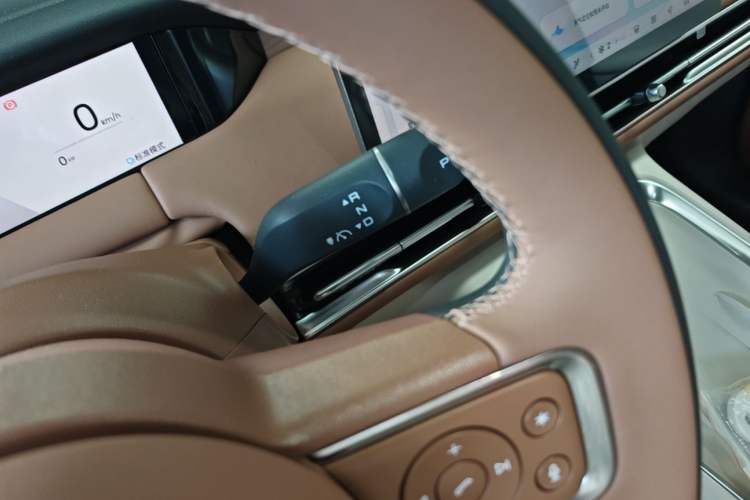 Used Wuling Bingo S 2025 Model 430km Deluxe Edition Gear Lever