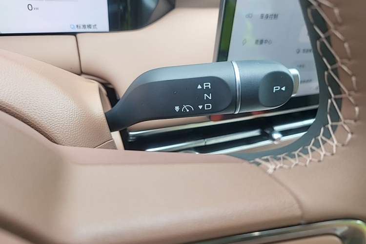 Used Wuling Bingo S 2025 Model 325km Flagship Edition Gear Lever