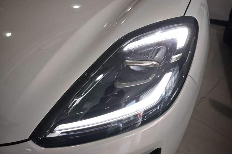 Used Wuling Bingo S 2025 Model 430km Deluxe Edition Left Front Headlight