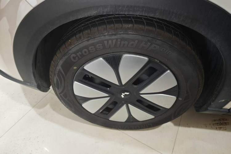 Used Wuling Bingo S 2025 Model 430km Deluxe Edition Left Front Wheel Hub