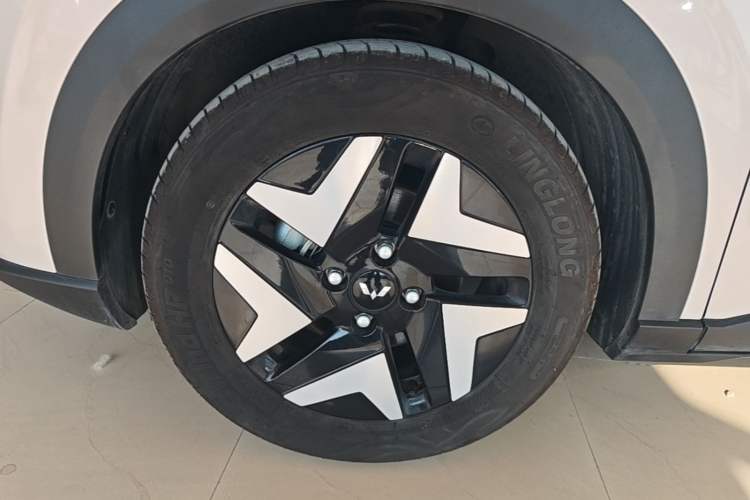 Used Wuling Bingo S 2025 Model 430km Flagship Edition Left Front Wheel Hub