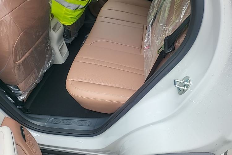 Used Wuling Bingo S 2025 Model 325km Flagship Edition Left Rear Seat