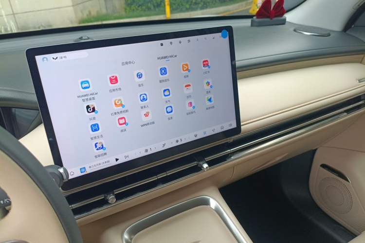 Used Wuling Bingo S 2025 Model 325km Deluxe Edition Audio And AC Panel