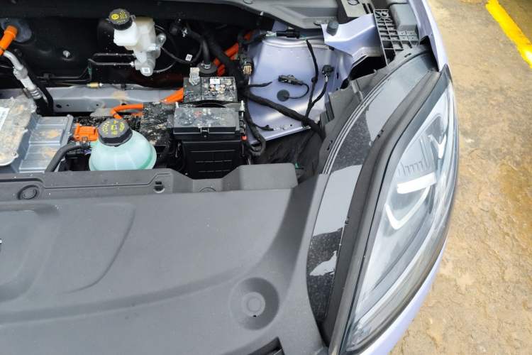 Used Wuling Bingo S 2025 Model 325km Flagship Edition Engine Bay Left