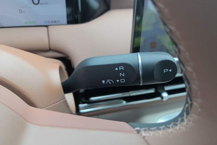 Used Wuling Bingo S 2025 Model 325km Flagship Edition Gear Lever