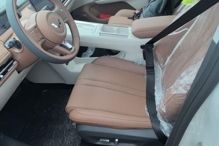 Used Wuling Bingo S 2025 Model 325km Flagship Edition Left Front Seat