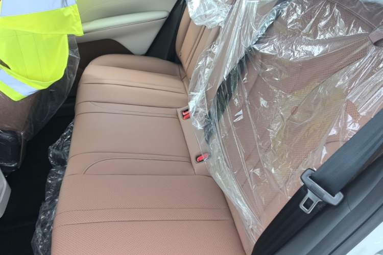 Used Wuling Bingo S 2025 Model 325km Flagship Edition Left Rear Seat