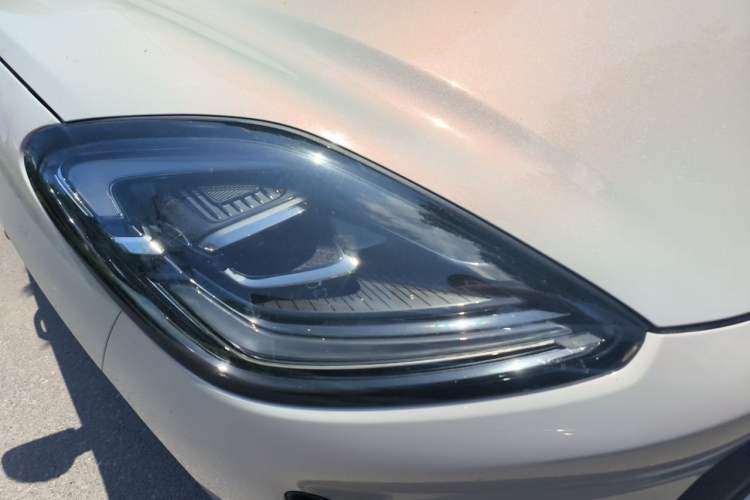 Used Wuling Bingo S 2025 Model 430km Deluxe Edition Right Front Headlight