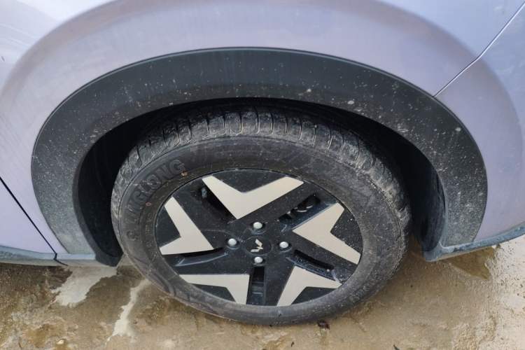 Used Wuling Bingo S 2025 Model 325km Flagship Edition Right Front Wheel Hub