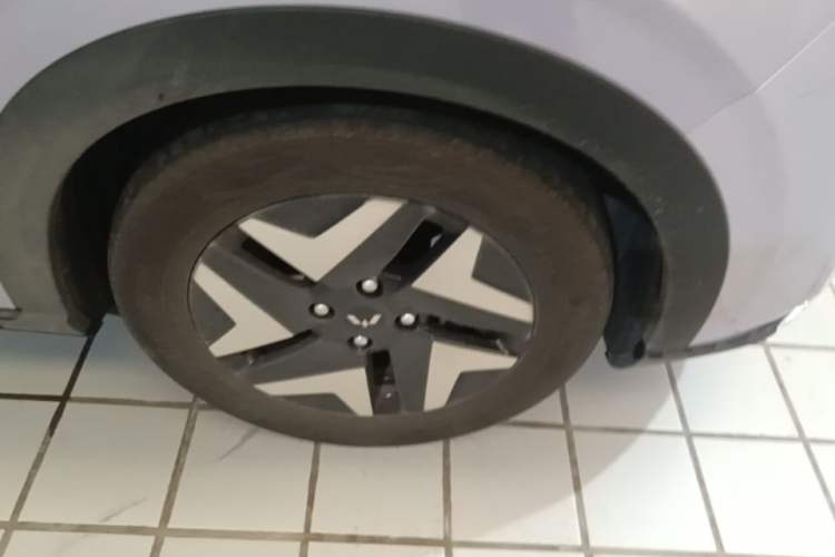 Used Wuling Bingo S 2025 Model 430km Flagship Edition Right Front Wheel Hub