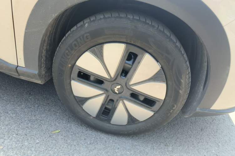 Used Wuling Bingo S 2025 Model 430km Deluxe Edition Right Front Wheel Hub