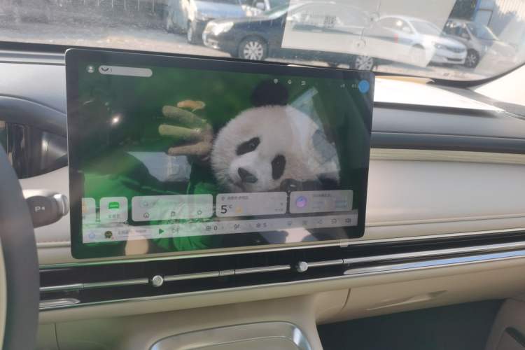 Used Wuling Bingo S 2025 Model 430km Deluxe Edition Audio And AC Panel