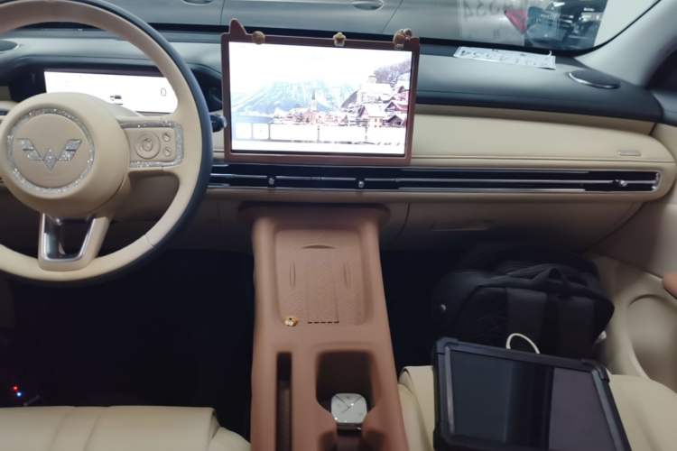 Used Wuling Bingo S 2025 Model 325km Deluxe Edition Audio And AC Panel