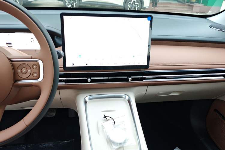 Used Wuling Bingo S 2025 Model 325km Deluxe Edition Audio And AC Panel