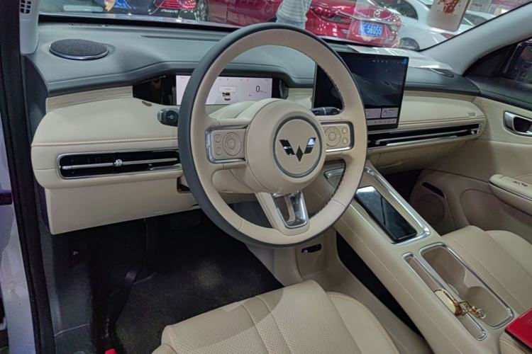 Used Wuling Bingo S 2025 Model 430km Deluxe Edition Center Console