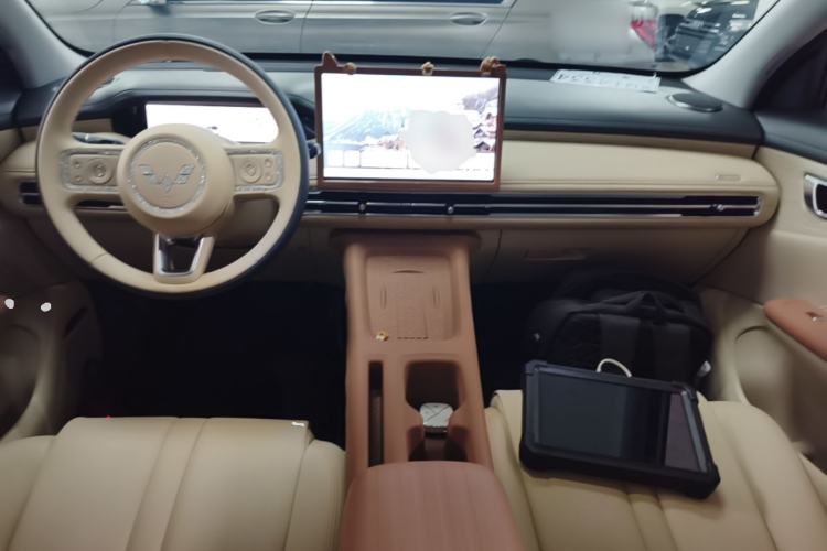 Used Wuling Bingo S 2025 Model 325km Deluxe Edition Center Console