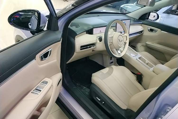 Used Wuling Bingo S 2025 Model 325km Flagship Edition Driver Seat