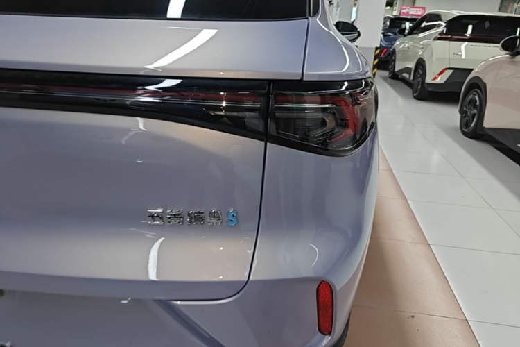 Used Wuling Bingo S 2025 Model 325km Deluxe Edition Exterior 3