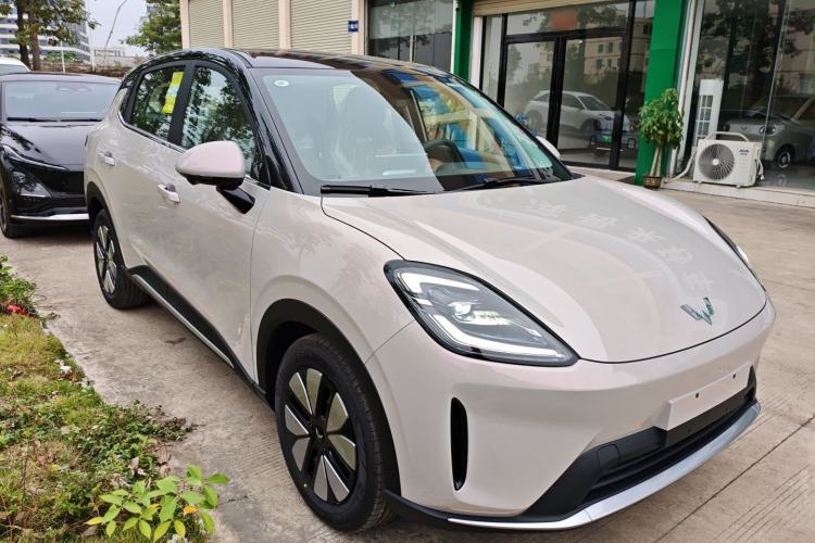 Used Wuling Bingo S 2025 Model 325km Deluxe Edition Front Right 45 Deg