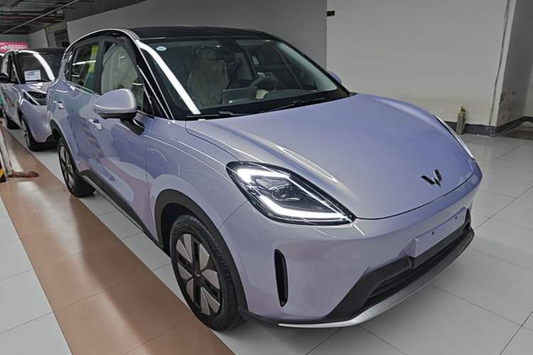 Used Wuling Bingo S 2025 Model 325km Deluxe Edition Front Right 45 Deg