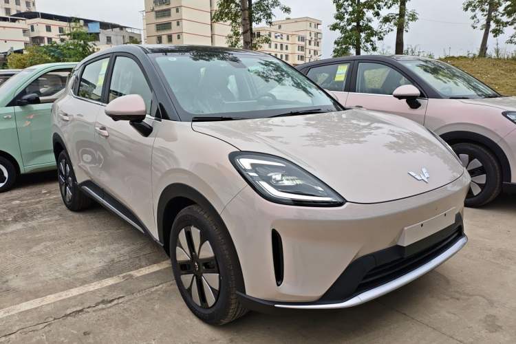 Used Wuling Bingo S 2025 Model 325km Deluxe Edition Front Right 45 Deg