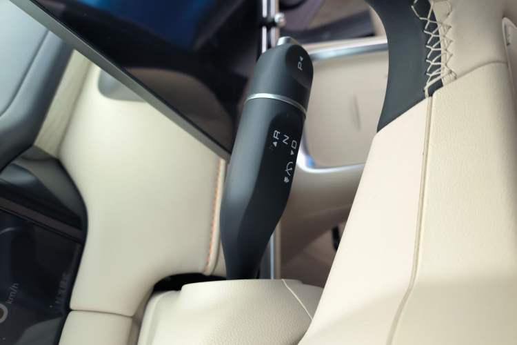Used Wuling Bingo S 2025 Model 430km Flagship Edition Gear Lever