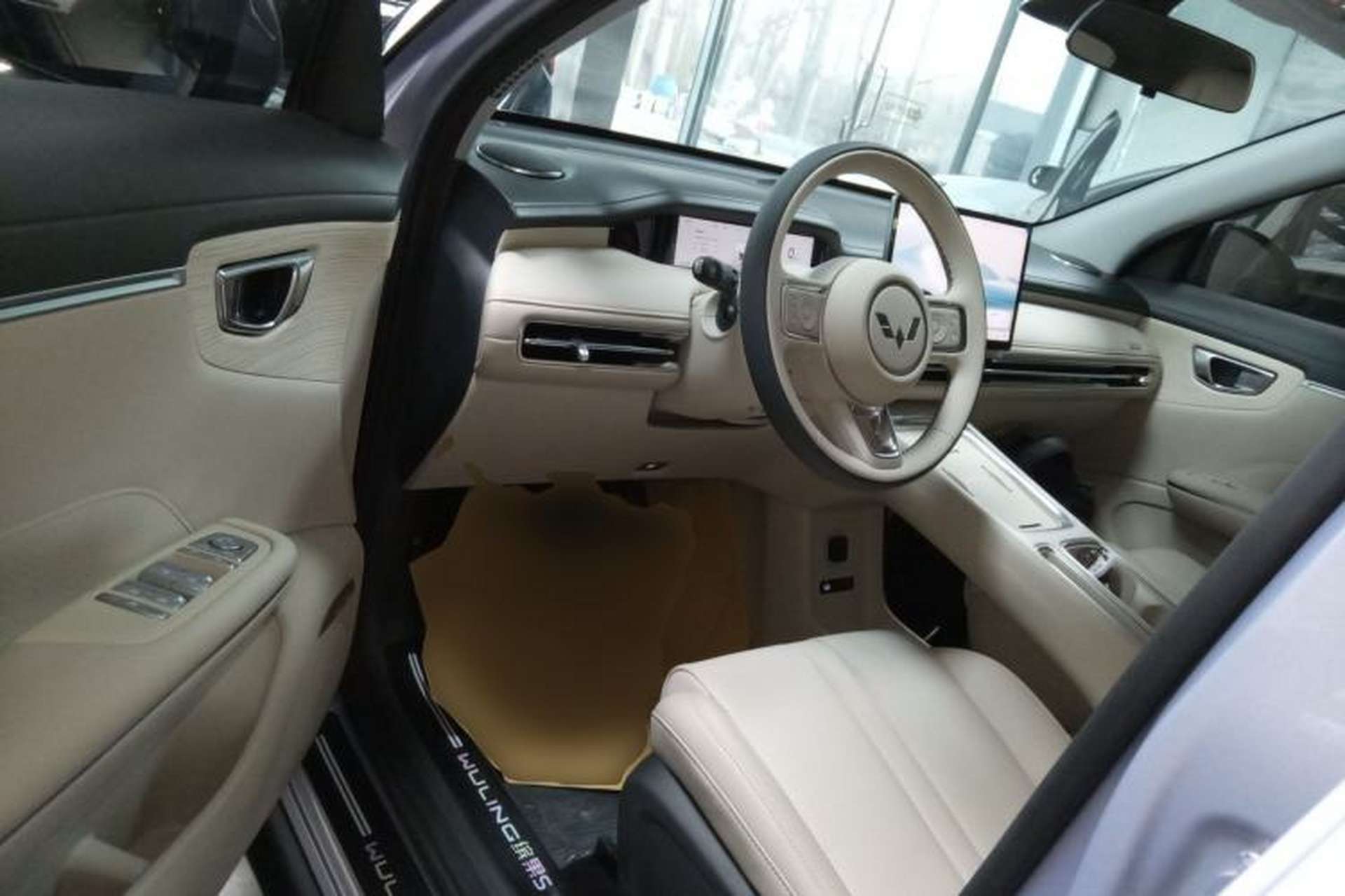 Used Wuling Bingo S 2025 Model 325km Deluxe Edition Interior 3