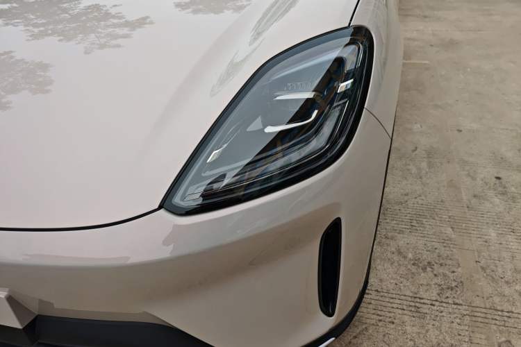 Used Wuling Bingo S 2025 Model 325km Deluxe Edition Left Front Headlight