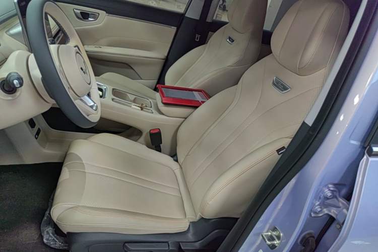Used Wuling Bingo S 2025 Model 430km Deluxe Edition Left Front Seat