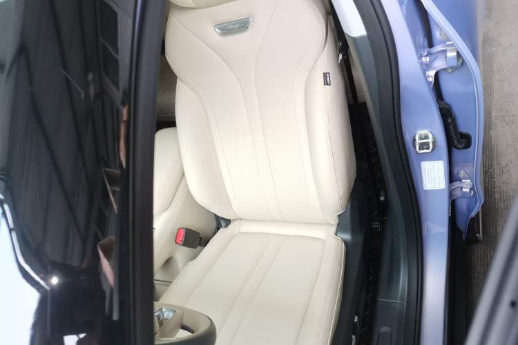 Used Wuling Bingo S 2025 Model 325km Flagship Edition Left Front Seat