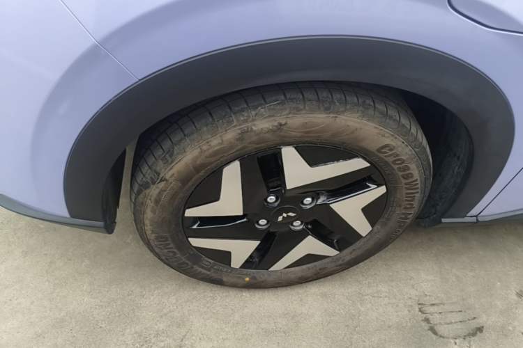 Used Wuling Bingo S 2025 Model 325km Flagship Edition Left Front Wheel Hub