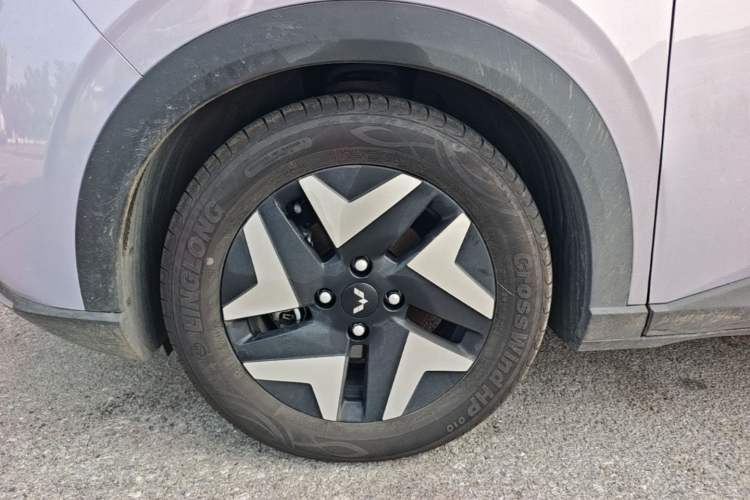 Used Wuling Bingo S 2025 Model 430km Flagship Edition Left Front Wheel Hub